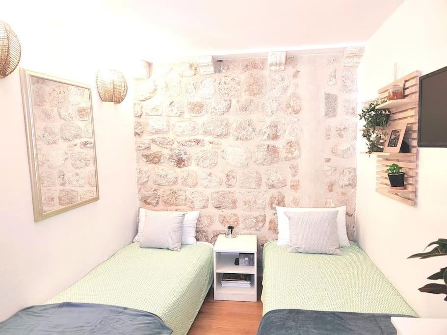 3 Bedroom House In Old Town *
